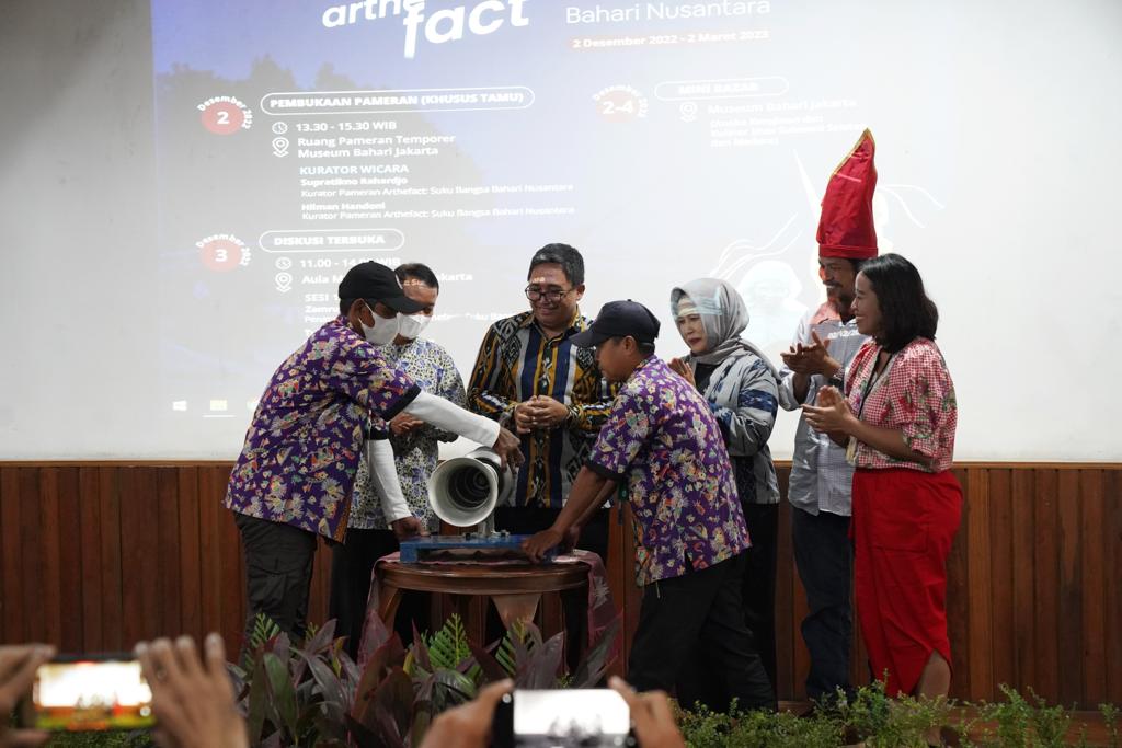 Perkenalkan Budaya Suku Bahari, Disbud DKI Apresiasi Pameran Temporer ART. THE FACT!